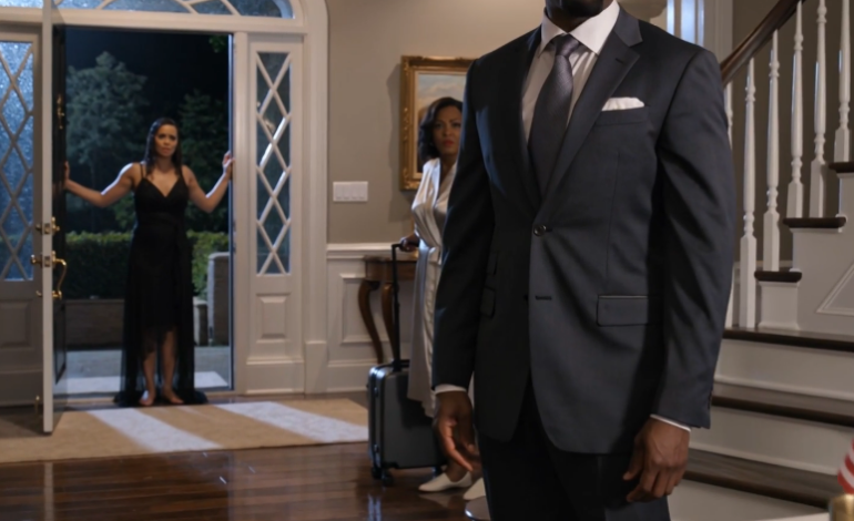 Trois heures après la mort de mon père, je suis rentrée chez moi, trempée par la pluie, dans une robe noire. Ma belle-mère ouvrait sa valise dans ma chambre et mon mari m’attendait dans l’entrée avec les papiers du divorce. Il m’a ordonné de faire mes valises avant minuit, car sa sœur et son beau-frère allaient prendre la suite parentale. Ce qui a rendu ce moment inoubliable, ce n’était pas la cruauté, mais le ton si assuré de sa voix.