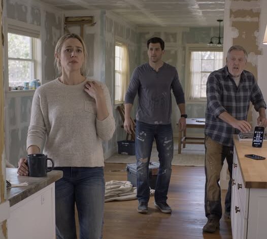 « Tu compliques trop la vie de mon fils ! » m’a lancé ma belle-mère au téléphone. « Tu restes à la maison toute la journée, et cette famille mérite mieux. Il est peut-être temps que tu partes ! » Ce qu’elle ignorait ? Mon mari et mon beau-père étaient juste là, à ses côtés, et ils entendaient tout. La suite…