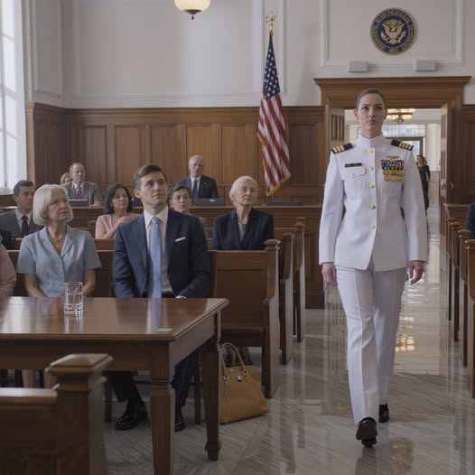 Mes parents croyaient que j’avais déserté la Marine il y a dix ans et me considéraient comme un raté honteux qui avait cédé à la pression. Ils ignoraient tout de mon passé d’officier de marine hautement décoré jusqu’à ce que je me présente au procès fédéral pour fraude de mon frère, qui avait ruiné sa vie.