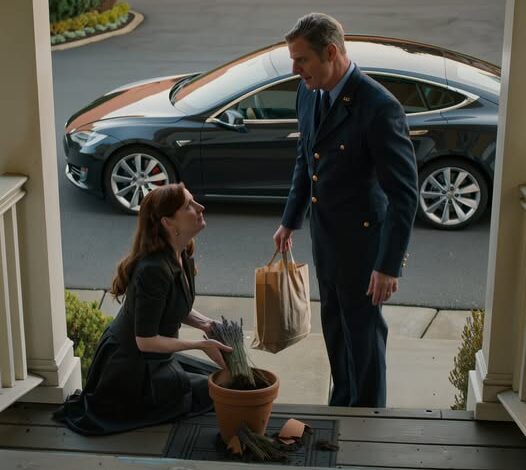 Après trois ans sans enfant, mon ex-mari est parti, a cessé de me soutenir et a refait sa vie. Puis, le discret vétéran qui habitait à côté m’a fait une proposition inattendue. Six mois plus tard, j’attendais des jumeaux, entourée d’une équipe médicale de renom – et mon ex a pâli en apprenant qui était vraiment mon voisin.