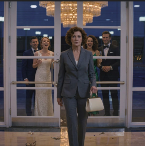 Ma belle-fille m’a giflé devant 130 invités de mariage… Ma belle-fille m’a giflée devant 130 invités à mon mariage parce que j’avais refusé de lui rendre les clés de mon appartement, et mon fils a regardé mes lunettes se briser sans bouger – alors je suis sortie dans la nuit et j’ai passé le seul coup de fil que j’avais juré de ne jamais passer.